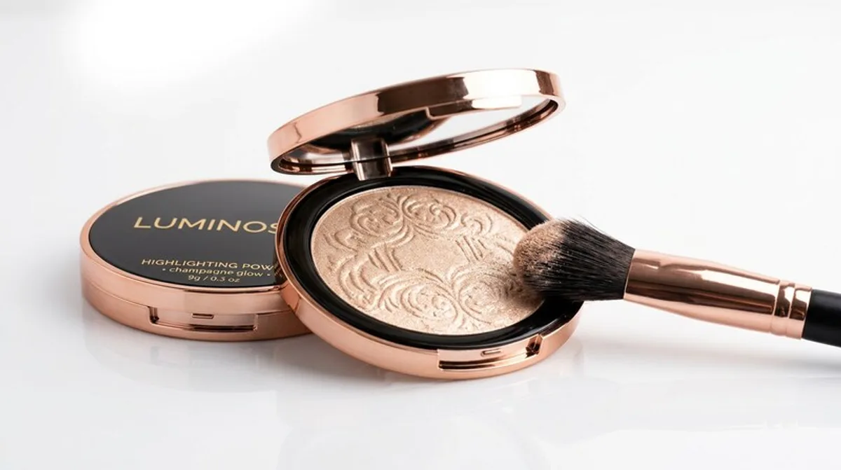 Puder-Guide: Highlighter, Kontur & Co. – Deals!