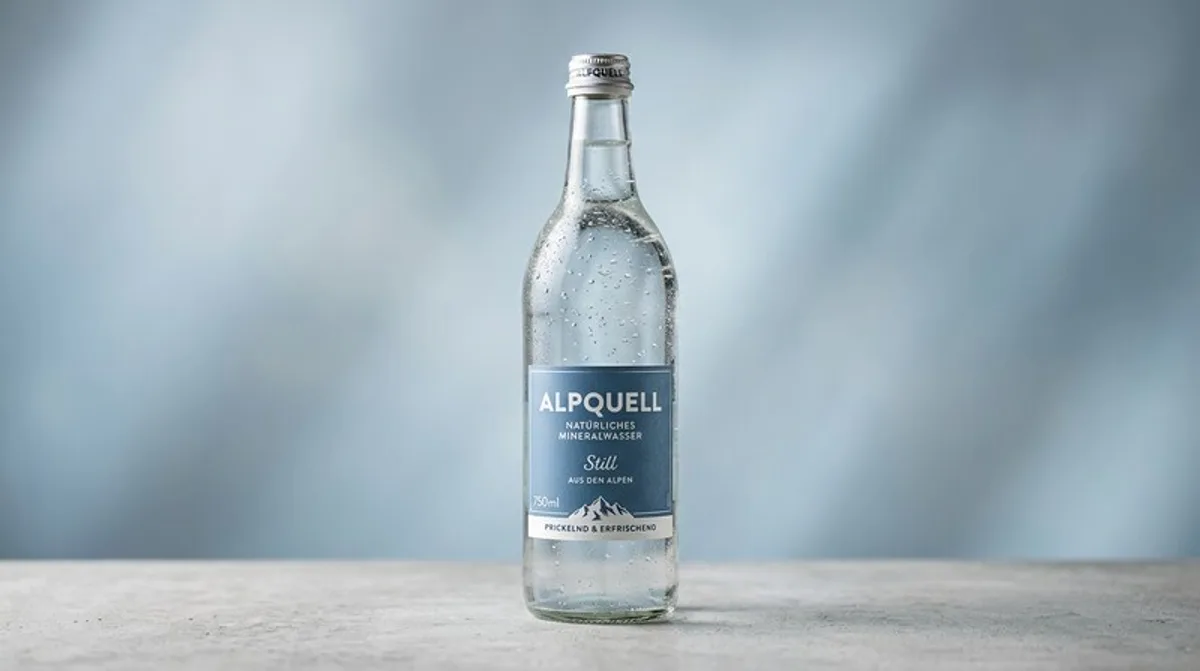 mineralwasserflasche, trinkflasche, pet flasche, glasflasche, wasserspender, geschenkidee, sportflasche, nachhaltige flasche, wiederverwendbar, umweltfreundlich, gesundheit, hydration